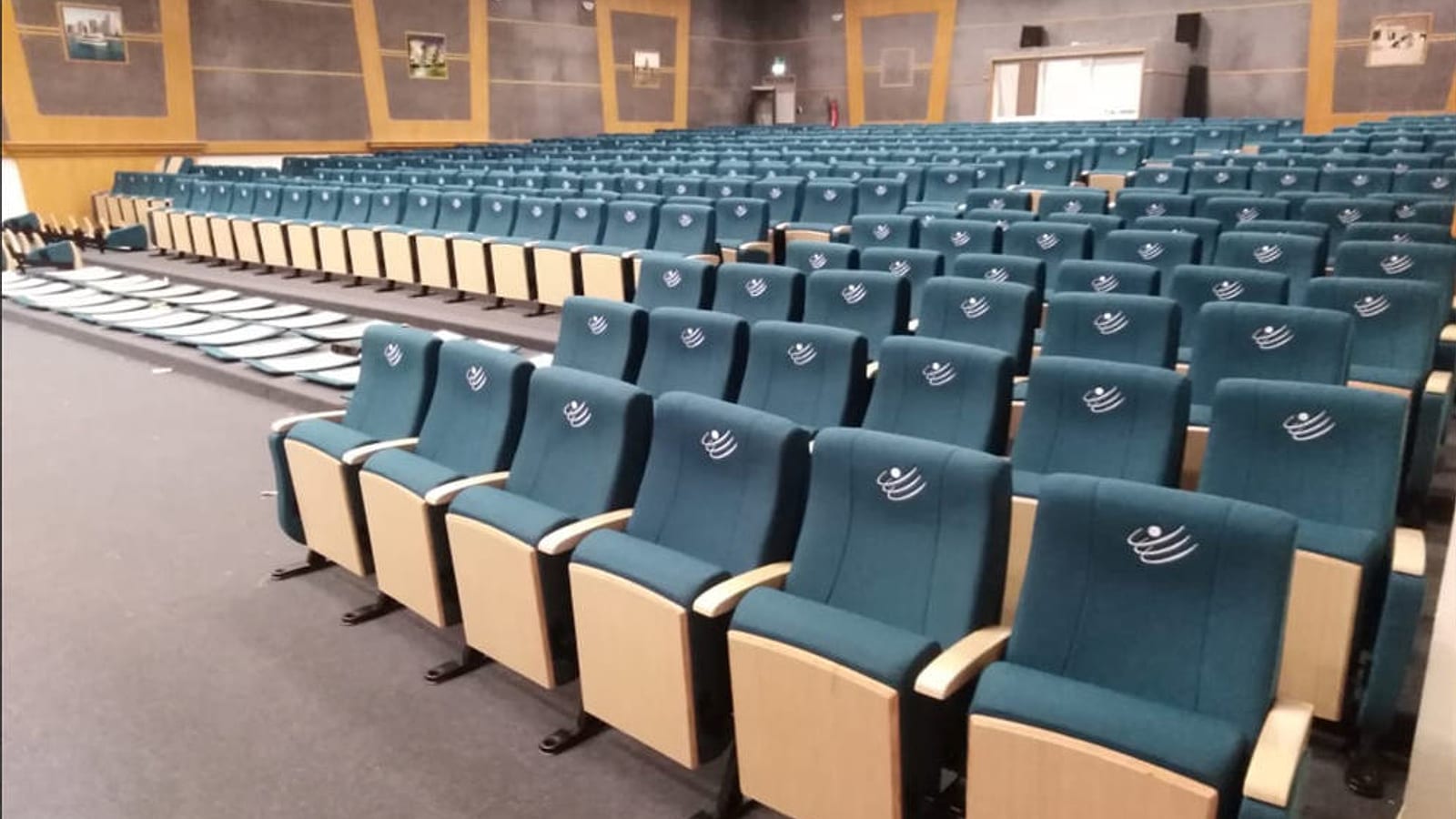 قاعة محاضرات جامعية بمقاعد ثابتة، أبوظبي